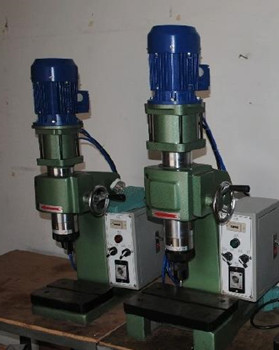 南京廠家怎么選擇合適的氣壓鉚接機(jī)？