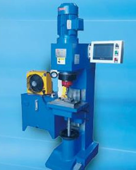 汽車行業如何運用鉚接機提高組件質量和生產效率?