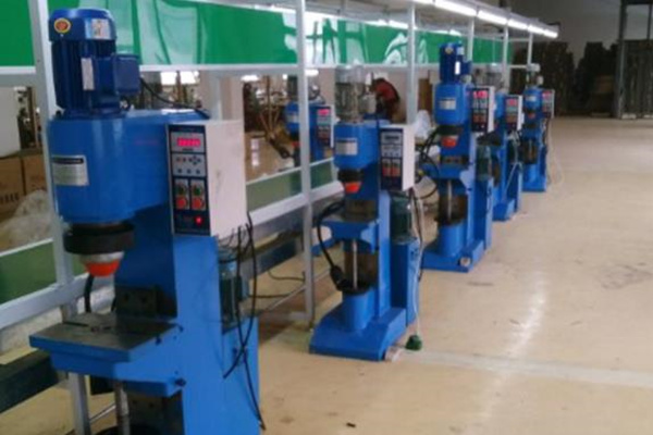 無鉚釘鉚接機廠家不會選?建議這樣選! 圖2